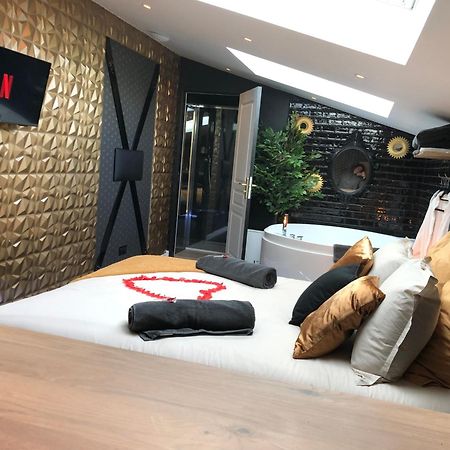 Playroom Et Nuit Insolite Aubie-et-Espessas Εξωτερικό φωτογραφία